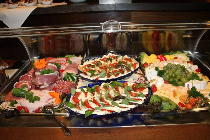 Dining 18 of 26