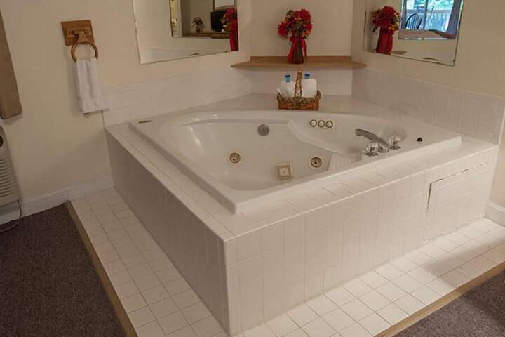Hot Tub 21 of 37