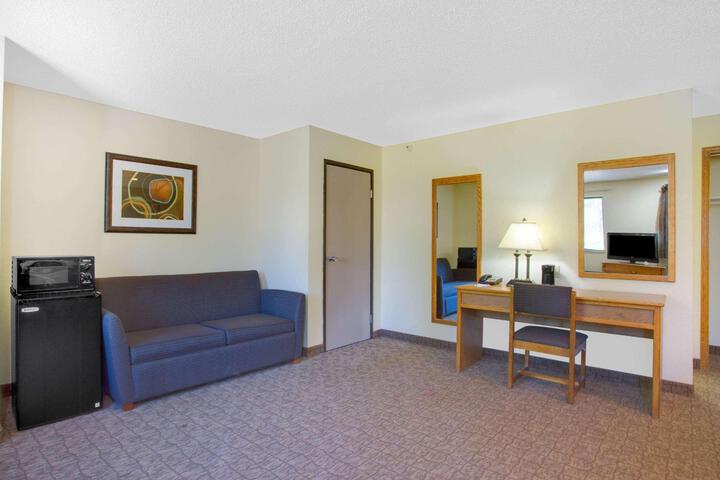 1 King Bed (5 of 8)