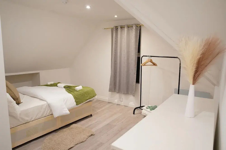 Room 2 of 9