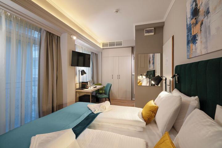 Room 27 of 95