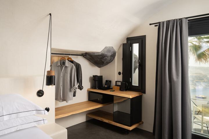 Room 5 of 303