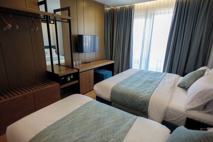 Room 27 of 107