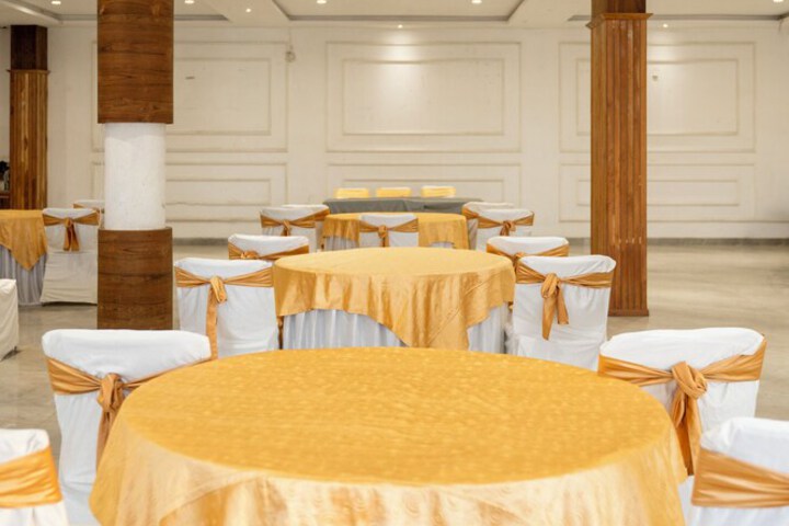 Ballroom/Hall 32 of 44