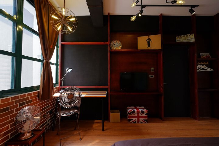 Room 70 of 95