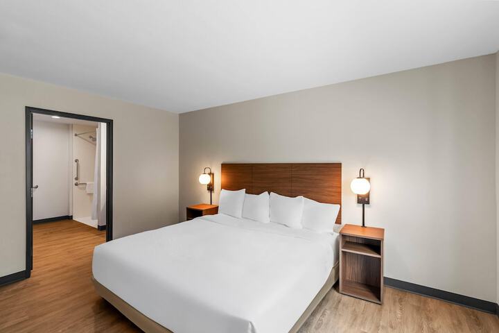 Room 14 of 65