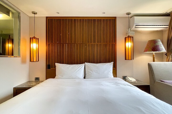 Room 9 of 48