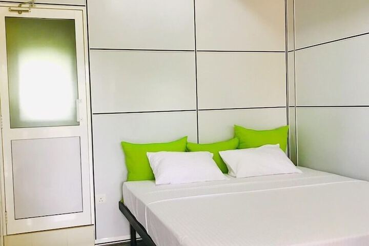 Room 5 of 13