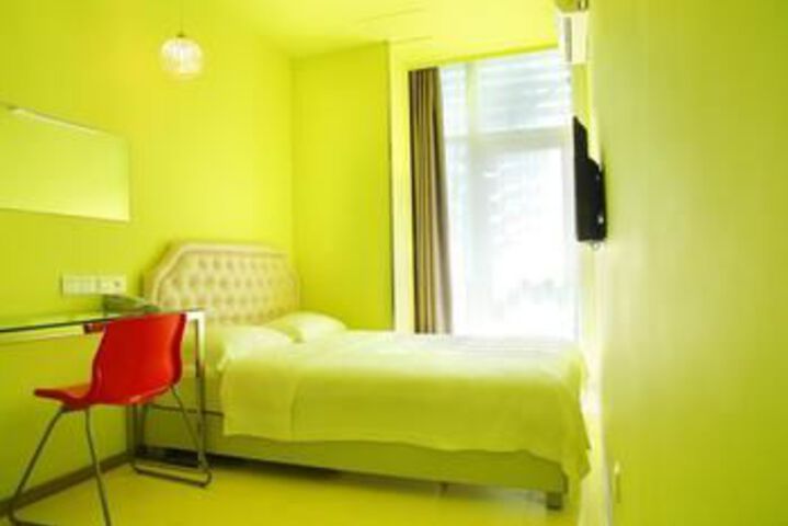 Room 13 of 38