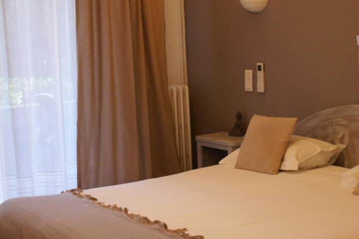 Room 7 of 48
