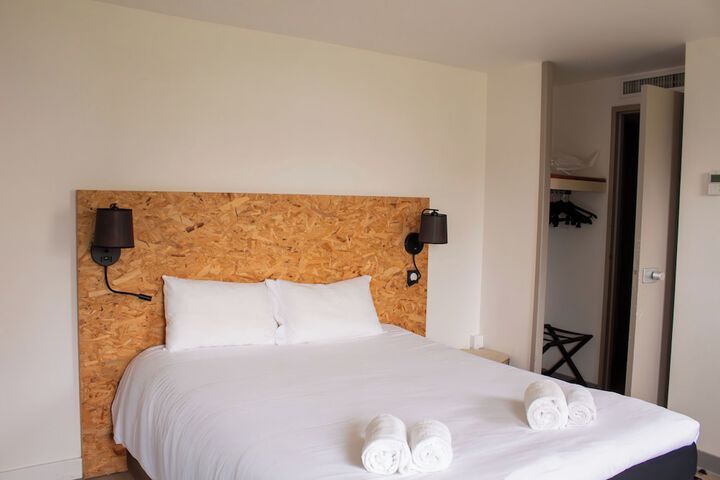 Room 5 of 33