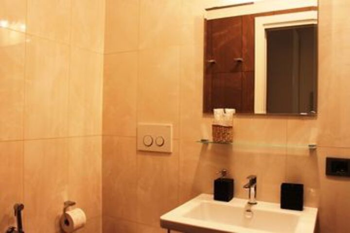 Room 9 of 36