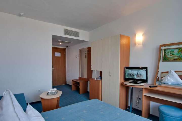 Room 14 of 42