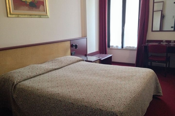 Room 14 of 33