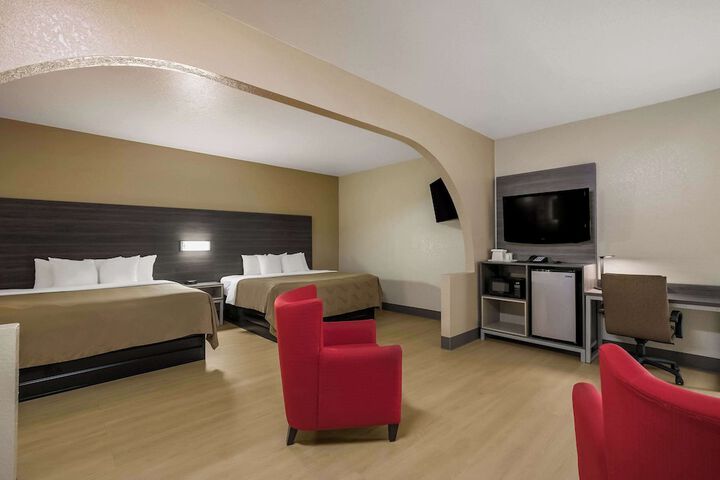 1 King Bed (5 of 23)