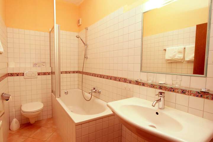 Room 15 of 19