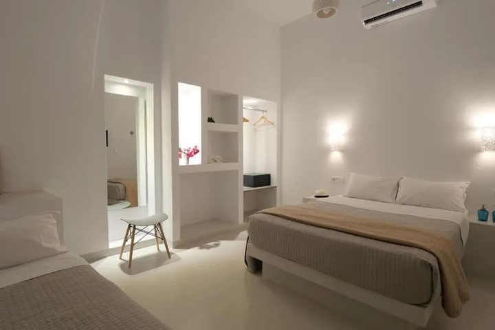 Room 8 of 12