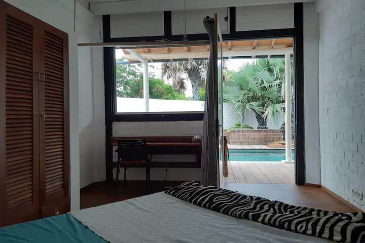 Room 8 of 10