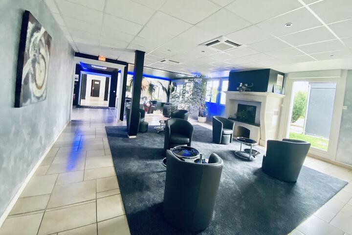 Lounge 60 of 72