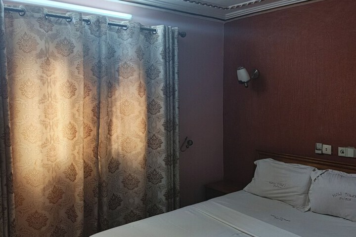 Room 25 of 99