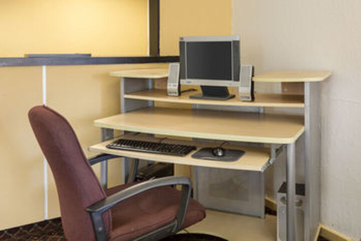 Business Center 4 of 25