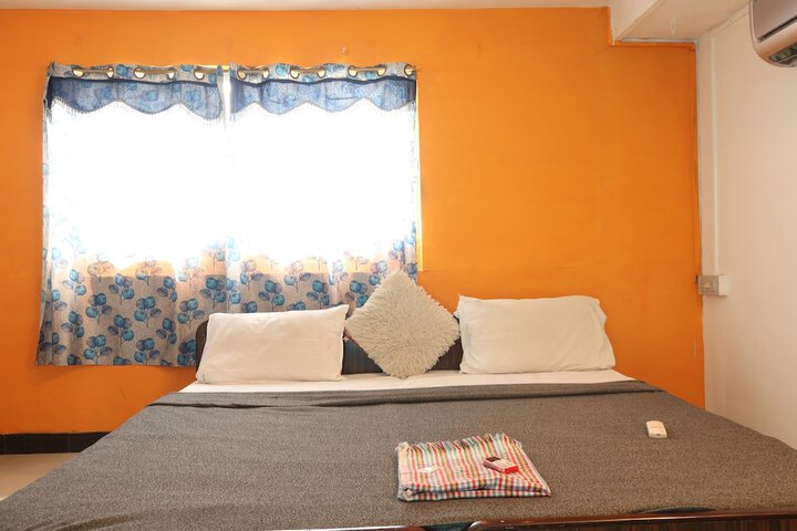 Room 10 of 33