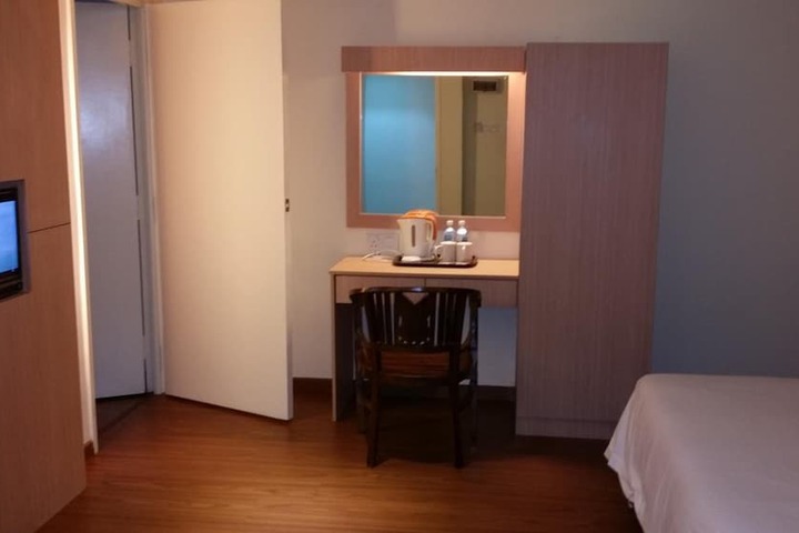 Room 26 of 34
