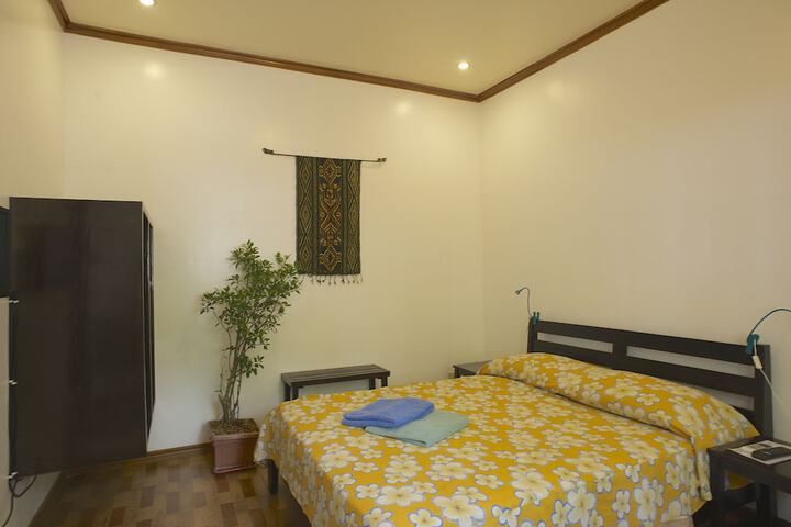 Room 3 of 114