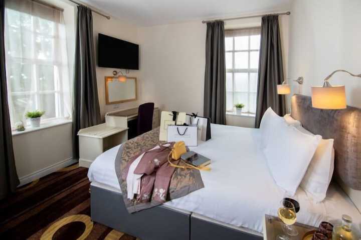 Room 7 of 27