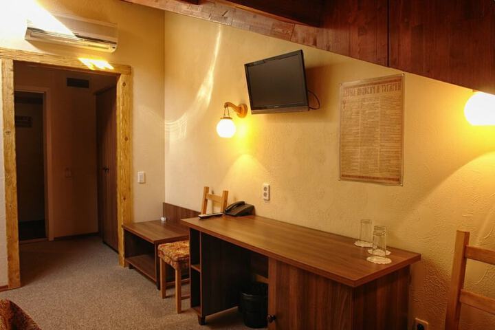 Room 13 of 34