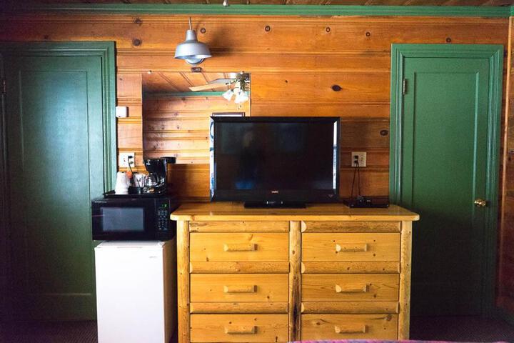 2 Double Beds Refrigerator, Microwave 05 (9 of 9)