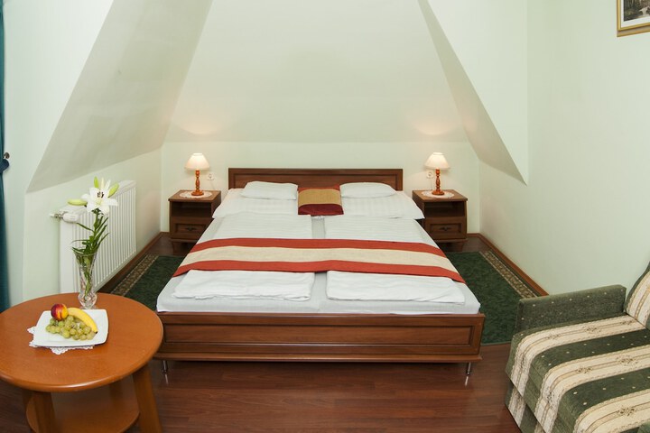 Room 3 of 42