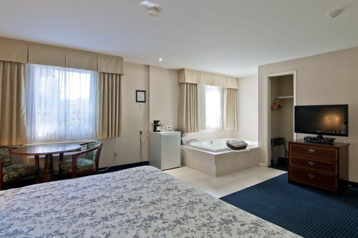 1 King Bed (8 of 14)