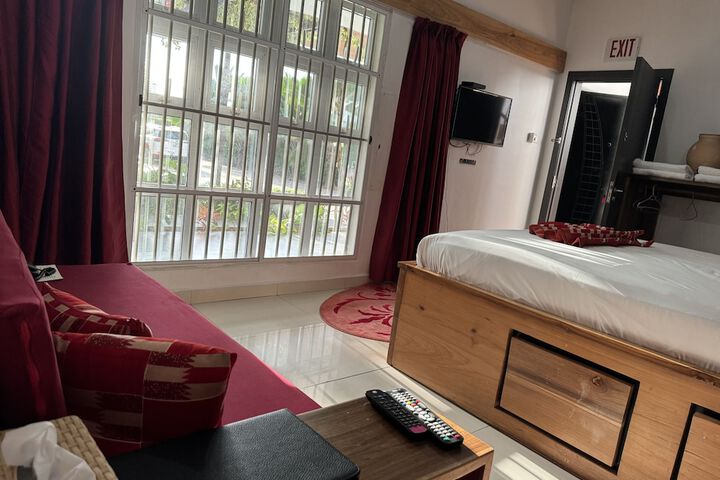 Room 32 of 165