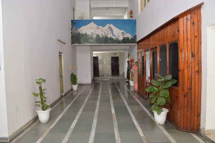 Room 13 of 21