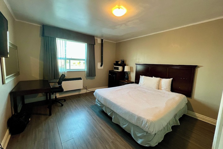 Room 11 of 34