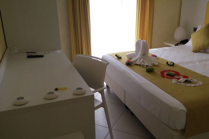 Room 6 of 42