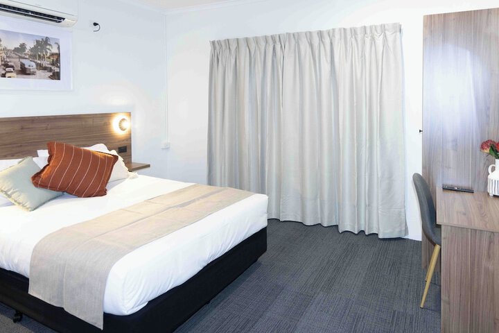 Room 4 of 40