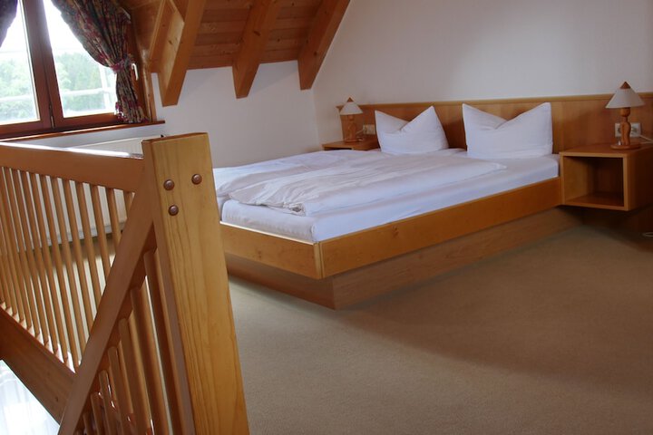 Room 6 of 19