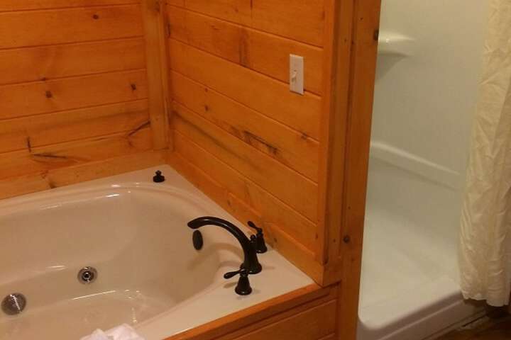 Jetted tub