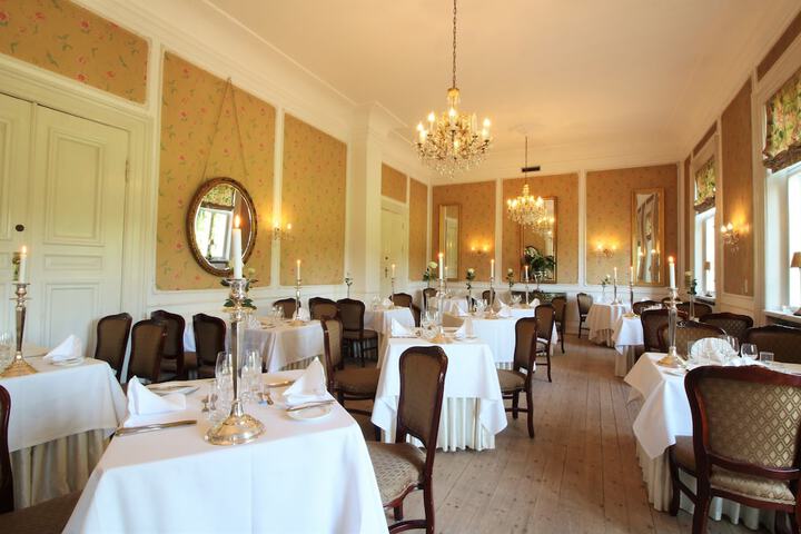 Dining 52 of 84