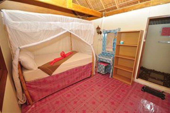 Room 6 of 9