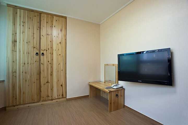 Room 11 of 35