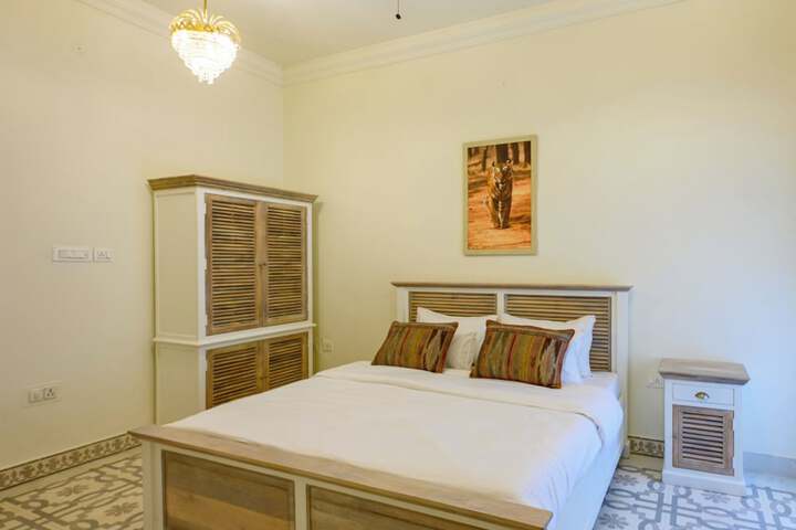 Room 5 of 40