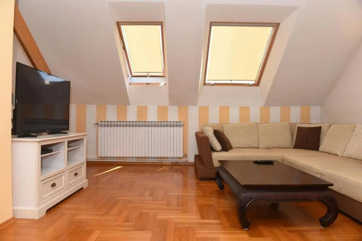 Room 4 of 19