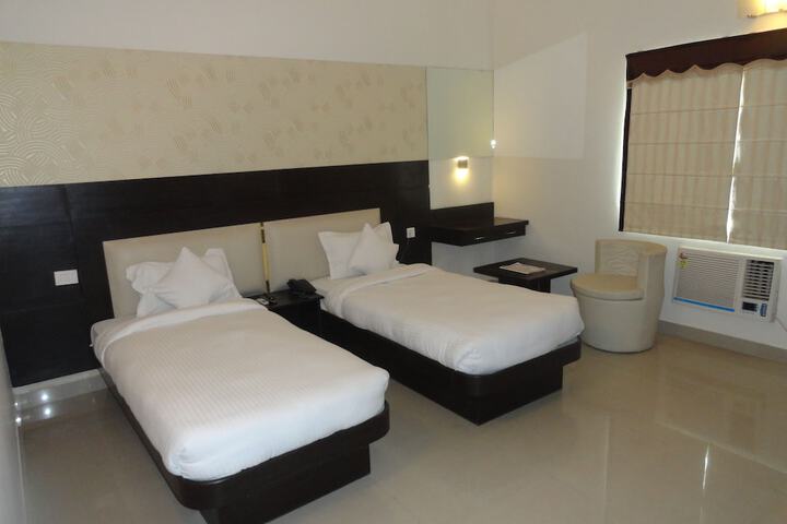 Room 4 of 15