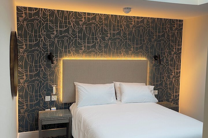 Room 42 of 85