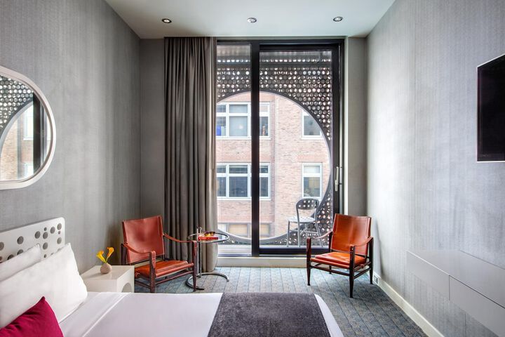 Room 52 of 147