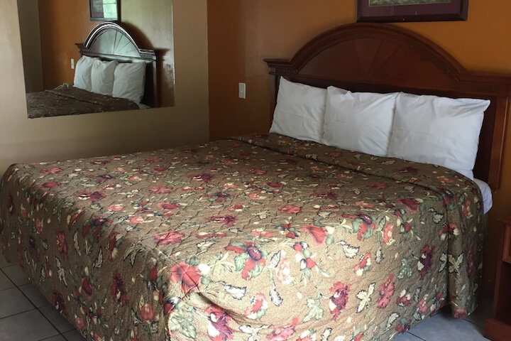 Room 13 of 20