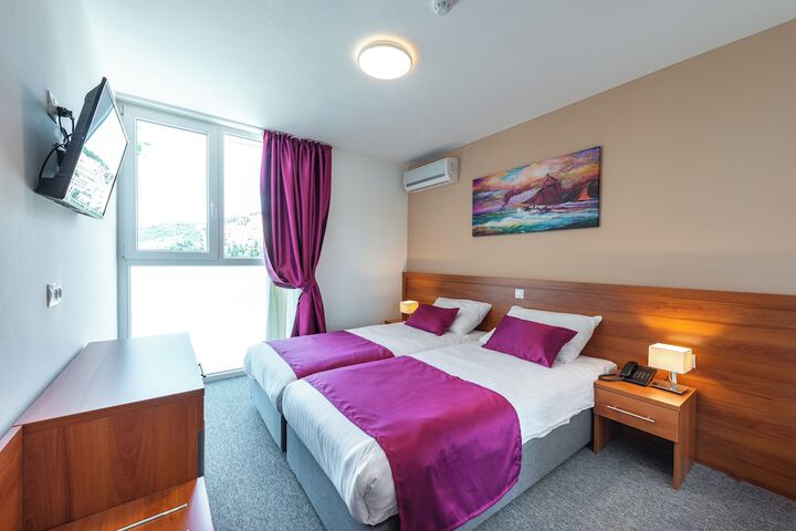 Room 21 of 49